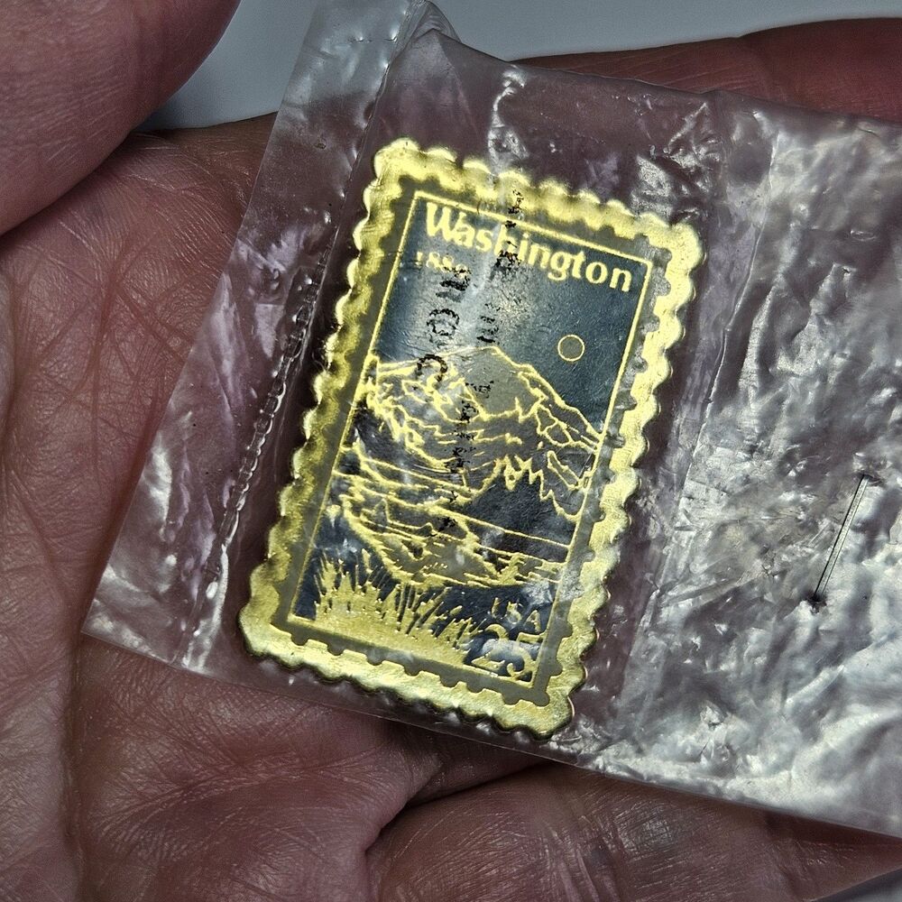 USA Stamp Lapel Pin Washington 1889 EUC Vintage 25c Stamp Gold Tone